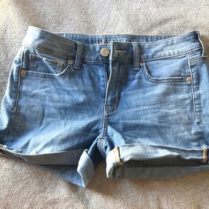american eagle light wash shorts